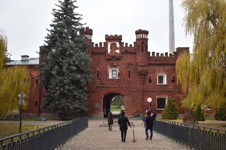 88BD6700-58FF-4465-B604-6D544058261D