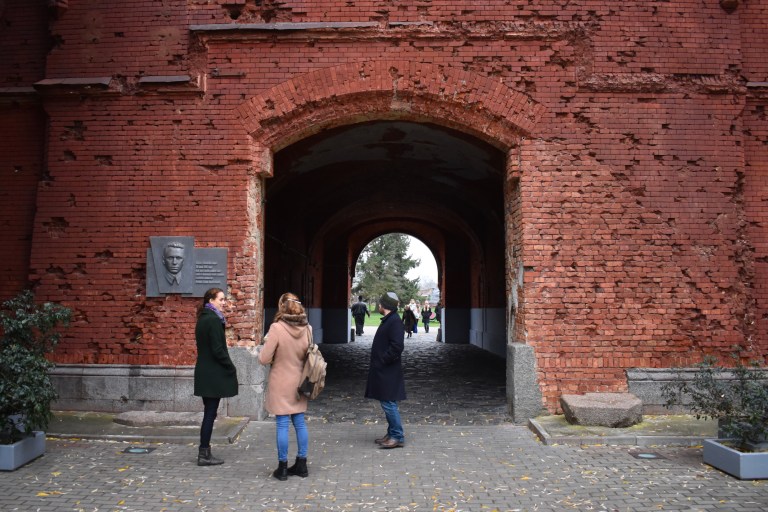 A3E564A6-DEF7-4AFB-B7B6-F1A73A5CFFF2